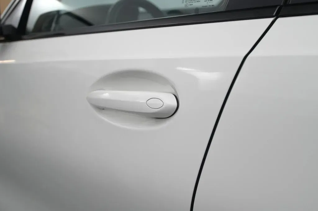 BMW 3 Series photo 14