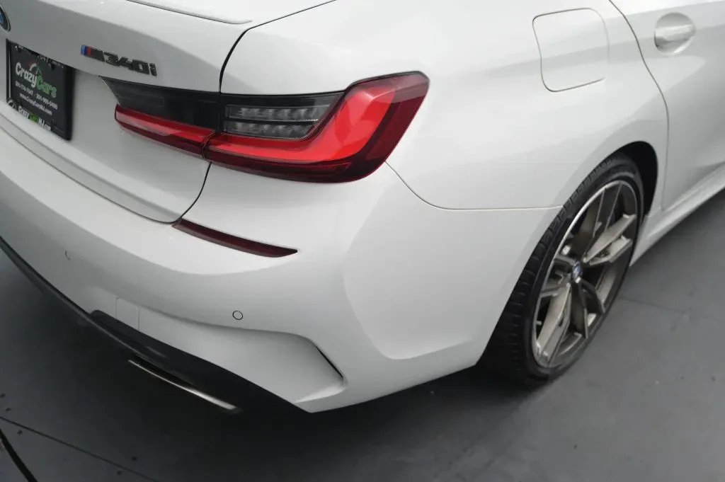 BMW 3 Series photo 17