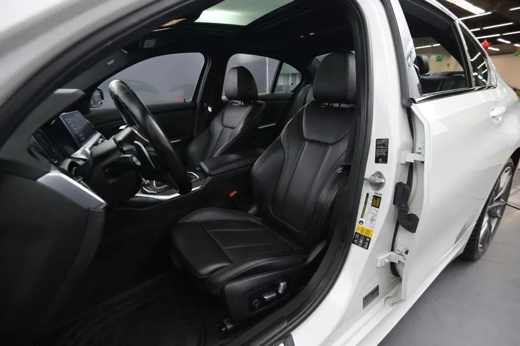 BMW 3 Series photo 41