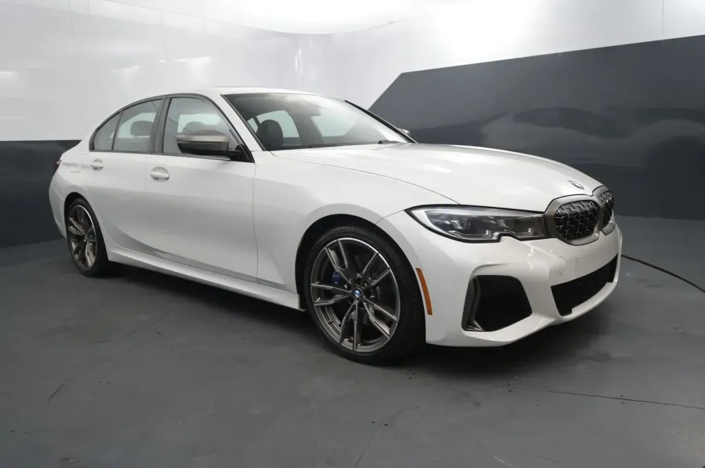 BMW 3 Series photo 7