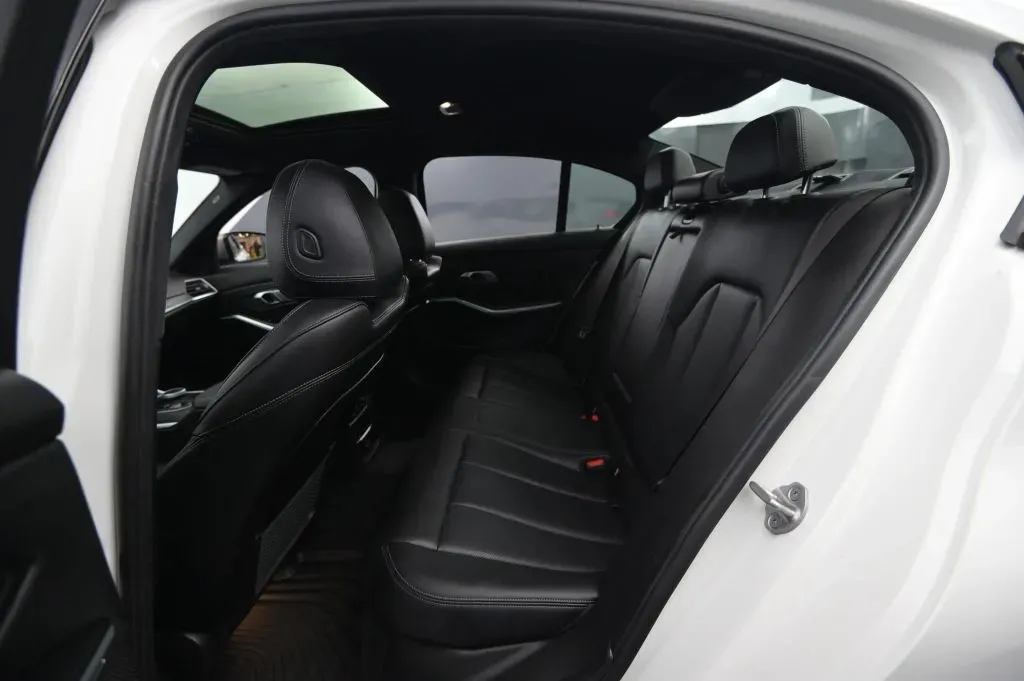 BMW 3 Series photo 44