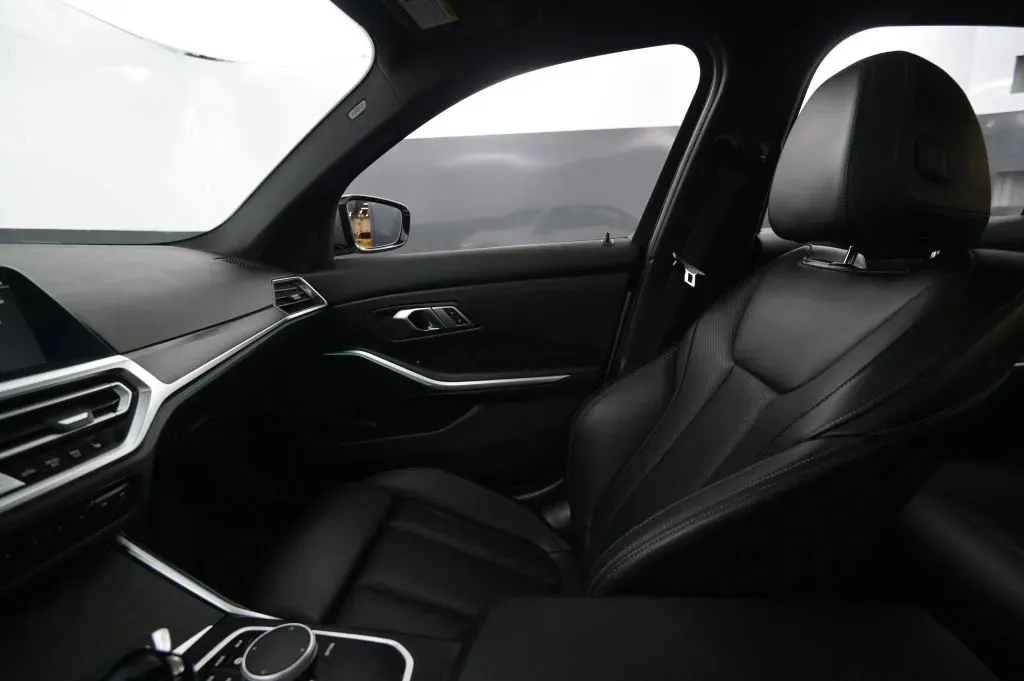BMW 3 Series photo 29