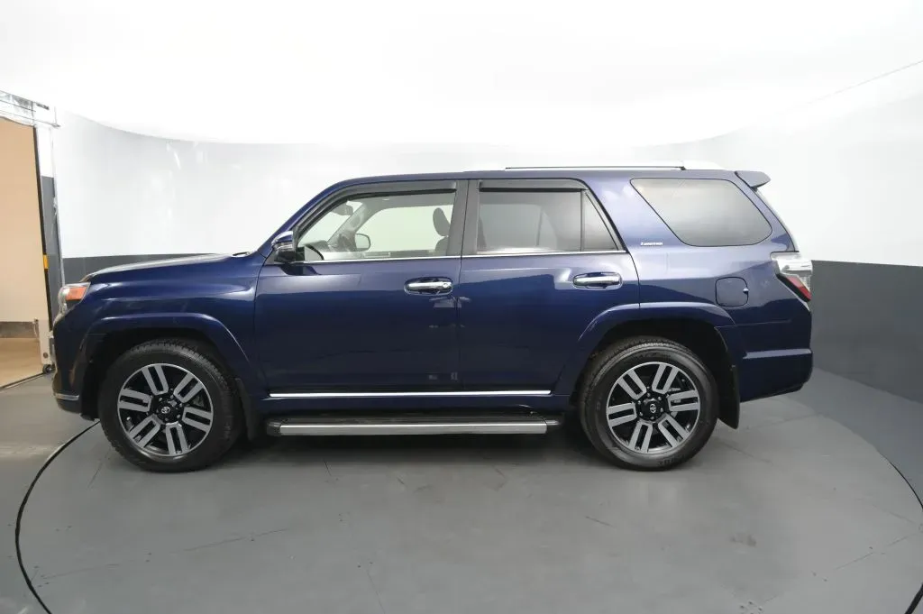 Toyota 4Runner photo 2