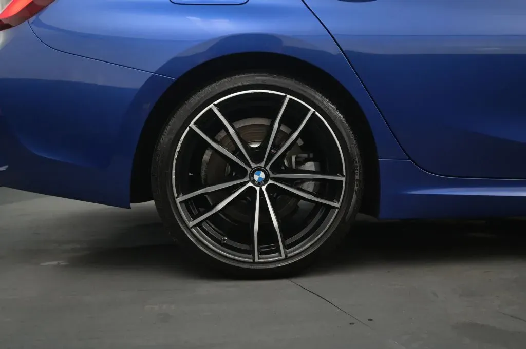 BMW 3 Series photo 18