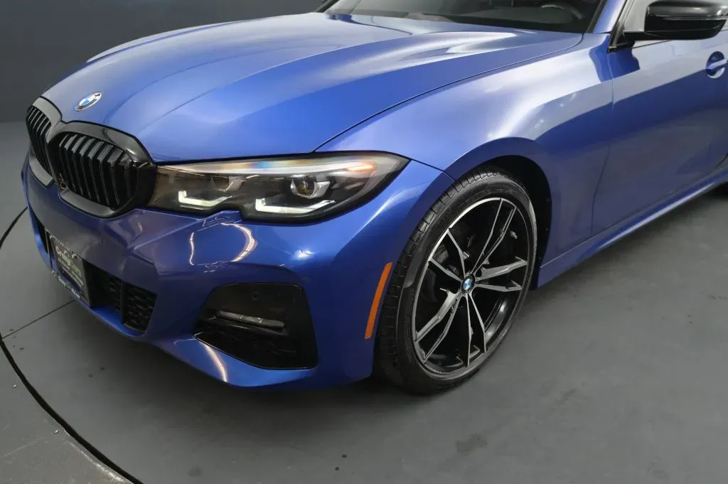 BMW 3 Series photo 9