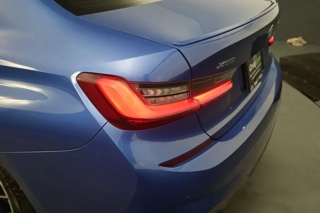 BMW 3 Series photo 16
