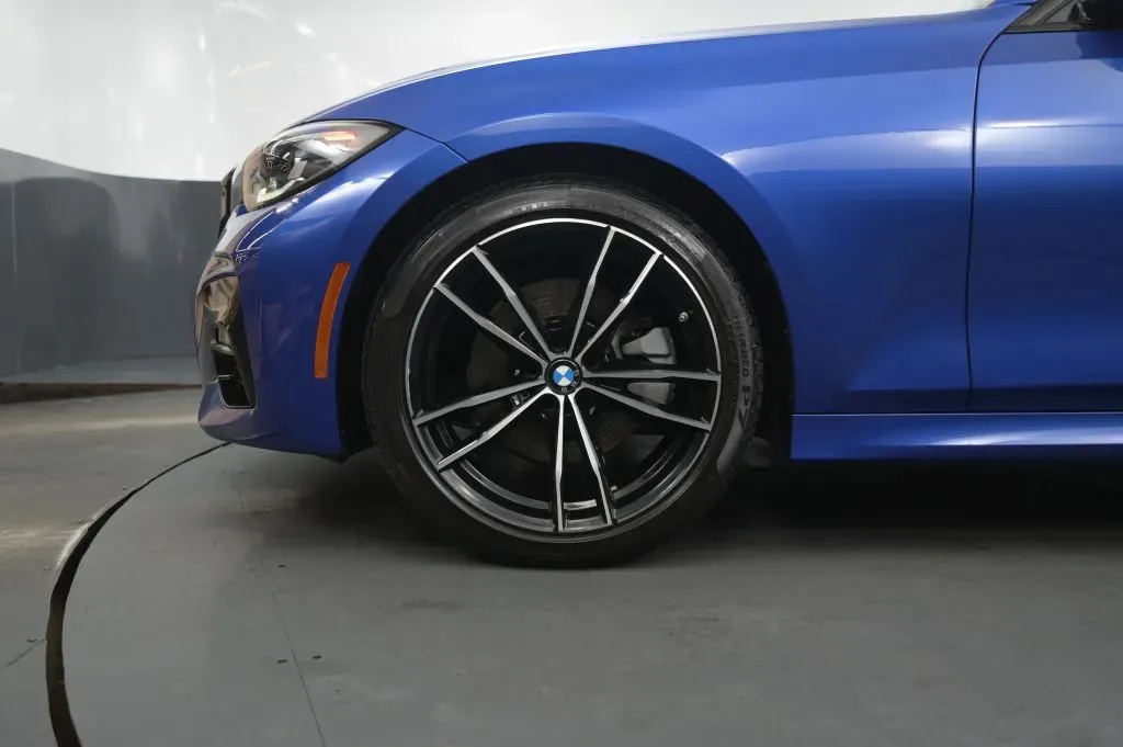 BMW 3 Series photo 10