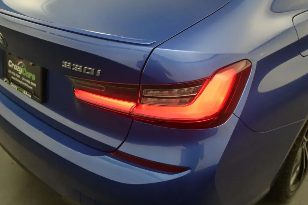 BMW 3 Series photo 17