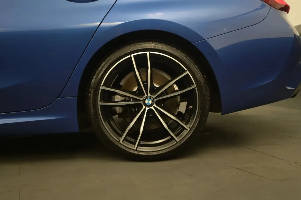 BMW 3 Series photo 15