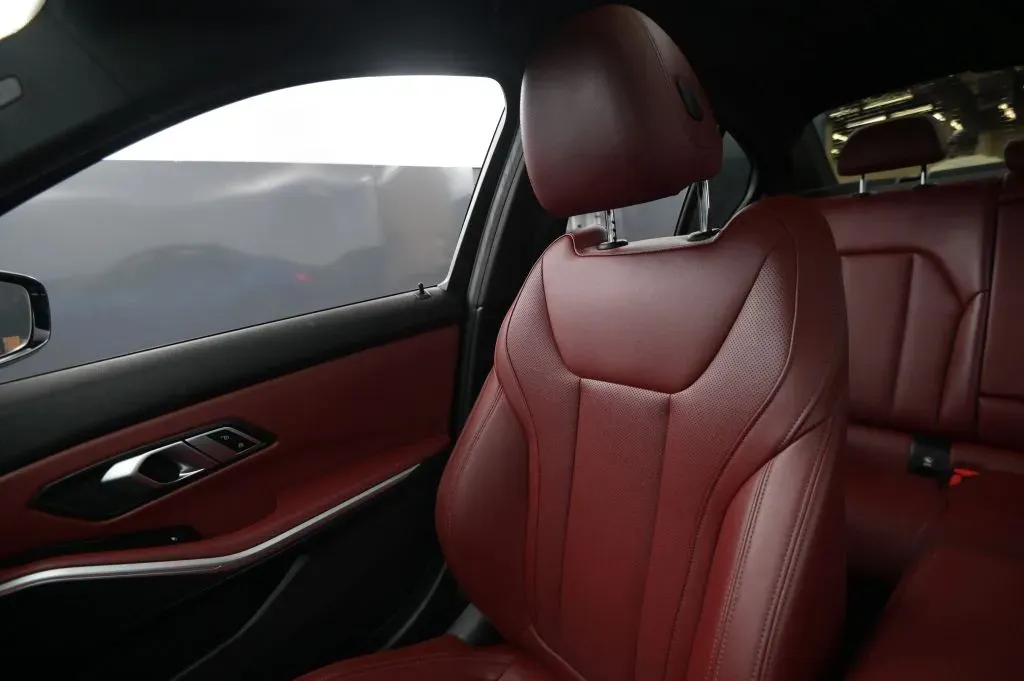 BMW 3 Series photo 29