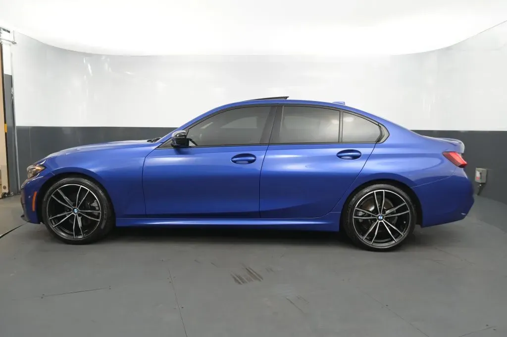 BMW 3 Series photo 2