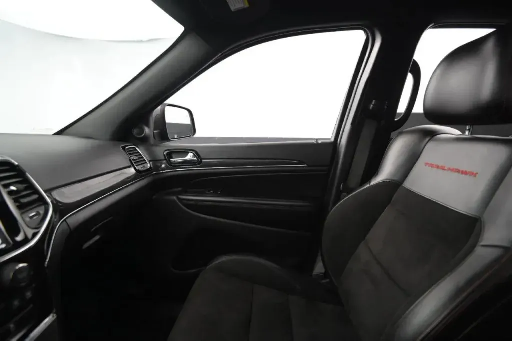Jeep Grand Cherokee photo 33