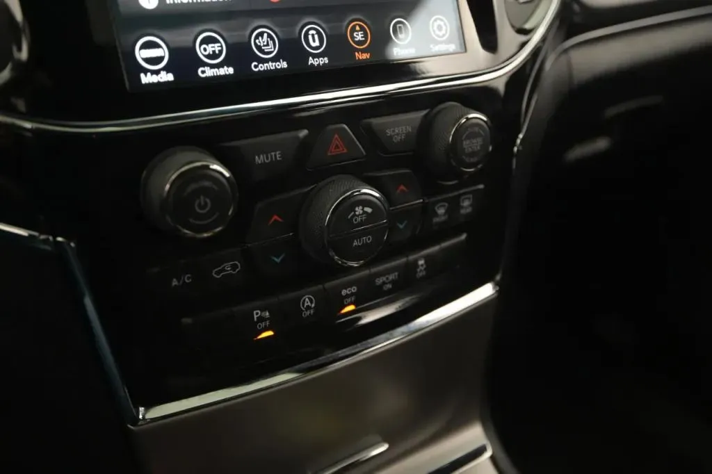 Jeep Grand Cherokee photo 32
