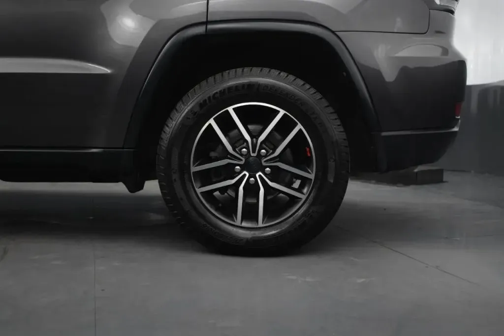 Jeep Grand Cherokee photo 14