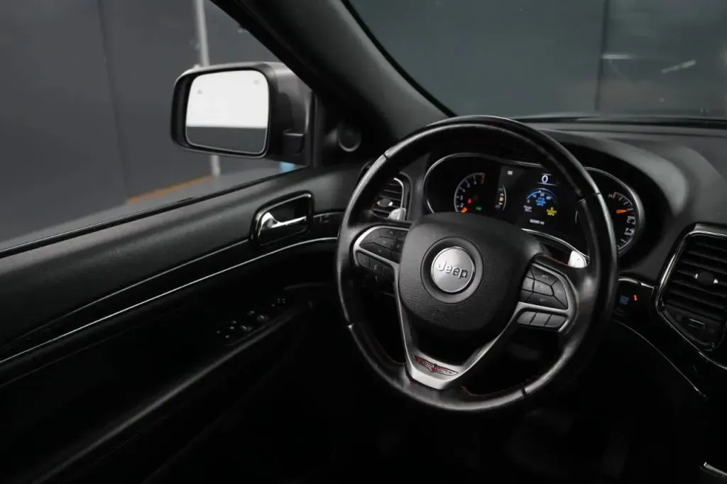 Jeep Grand Cherokee photo 23