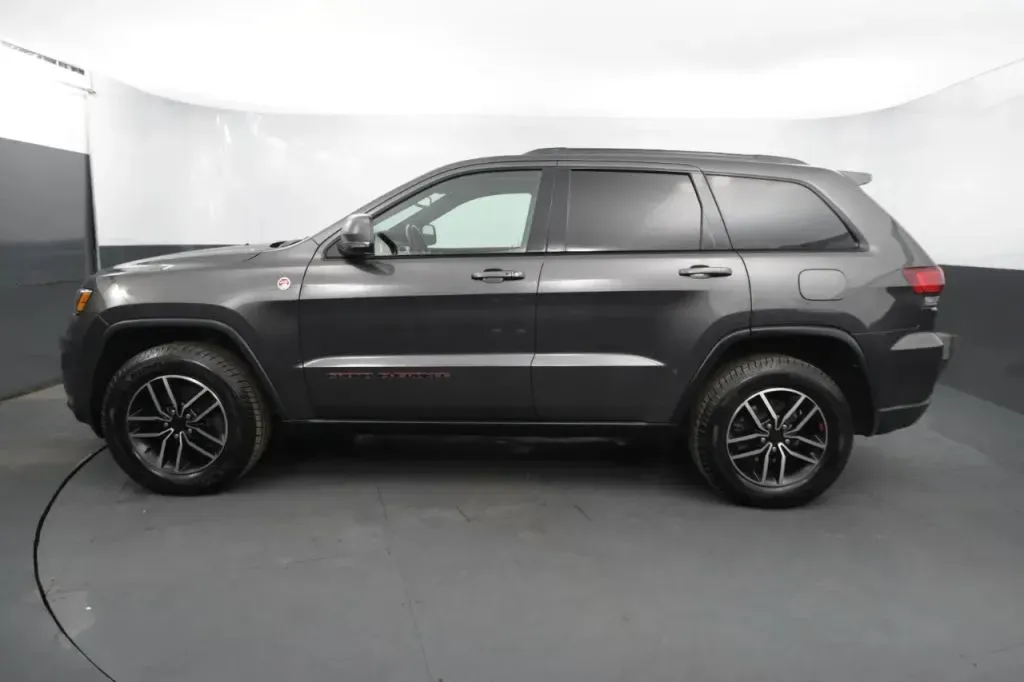 Jeep Grand Cherokee photo 2