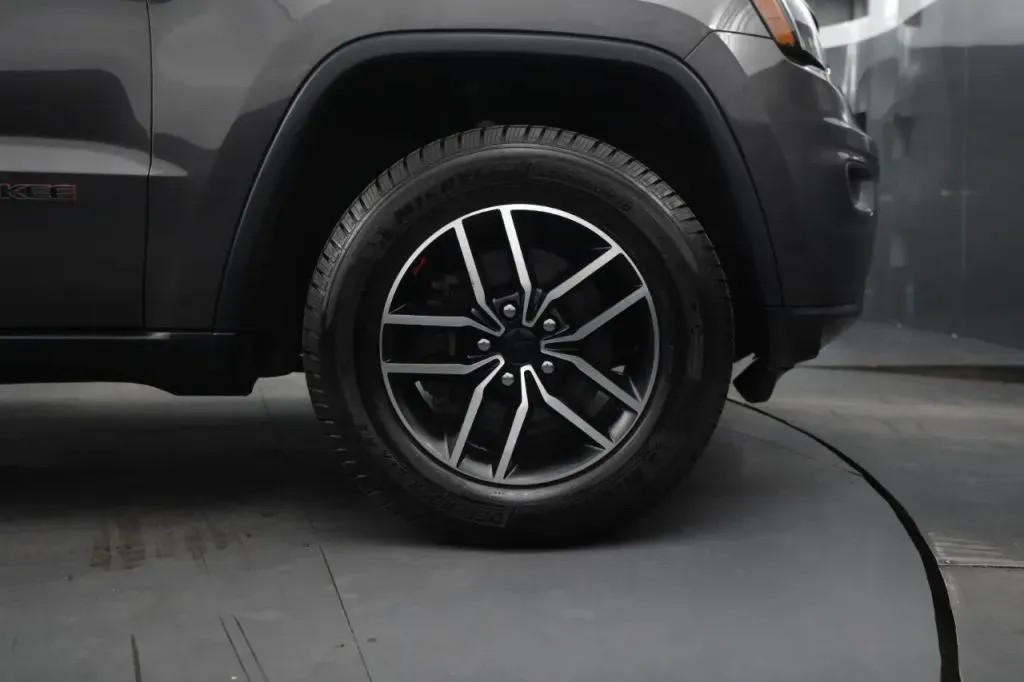 Jeep Grand Cherokee photo 19