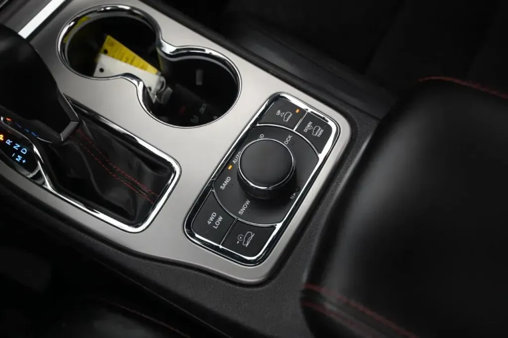 Jeep Grand Cherokee photo 24