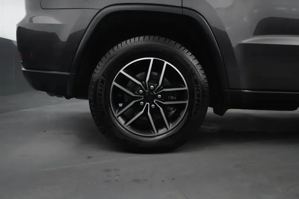 Jeep Grand Cherokee photo 18