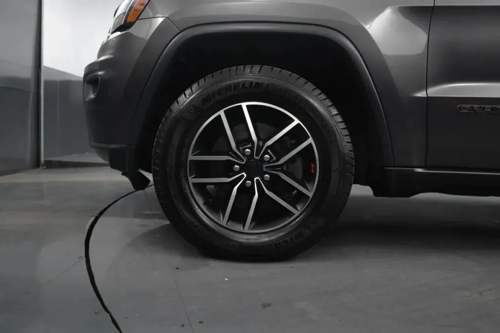 Jeep Grand Cherokee photo 11