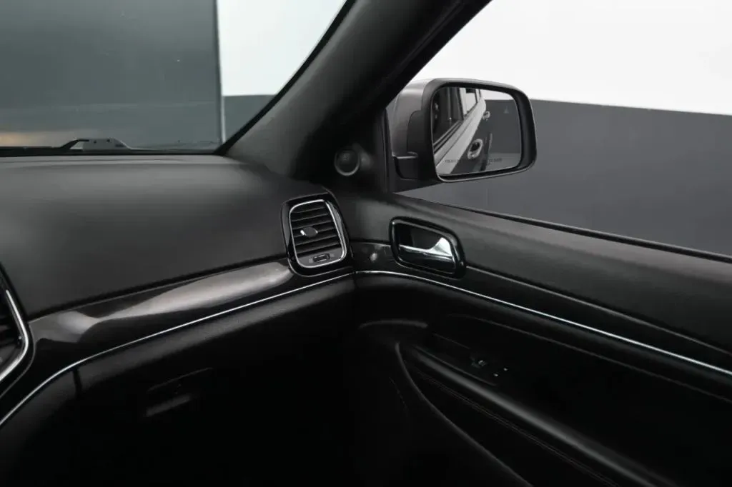 Jeep Grand Cherokee photo 22