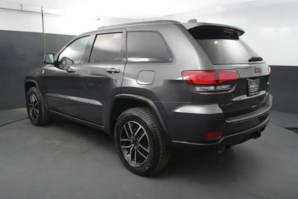 Jeep Grand Cherokee photo 3