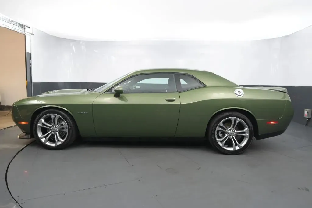 Dodge Challenger photo 2