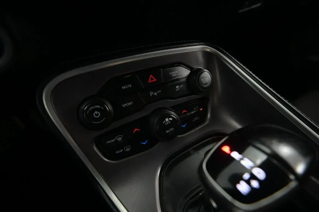 Dodge Challenger photo 28