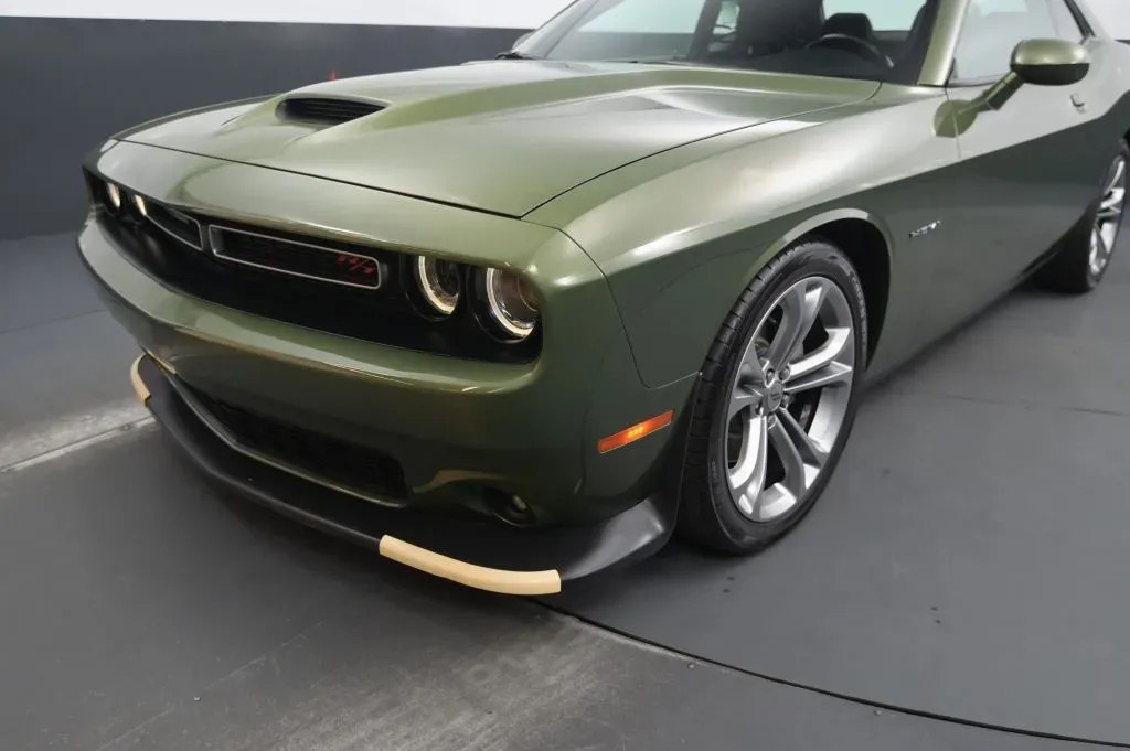 Dodge Challenger photo 9