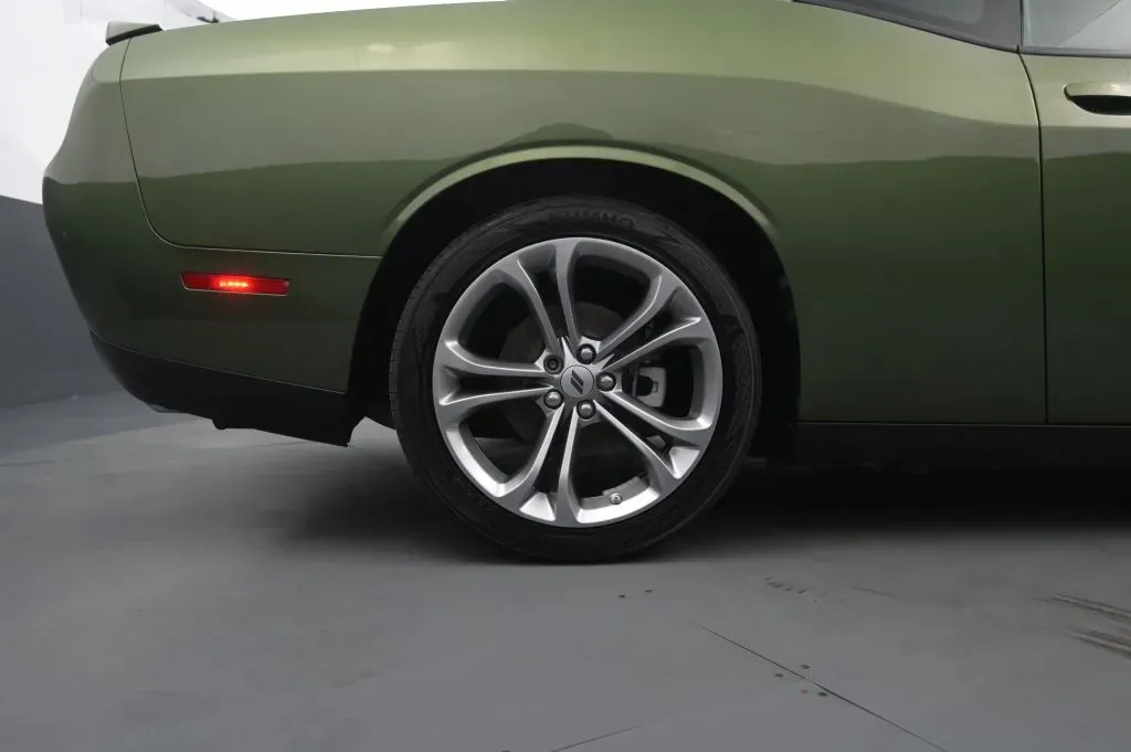 Dodge Challenger photo 18