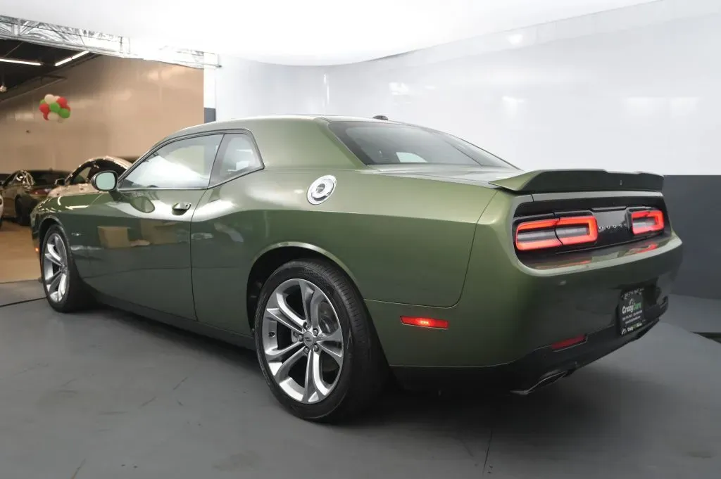 Dodge Challenger photo 3