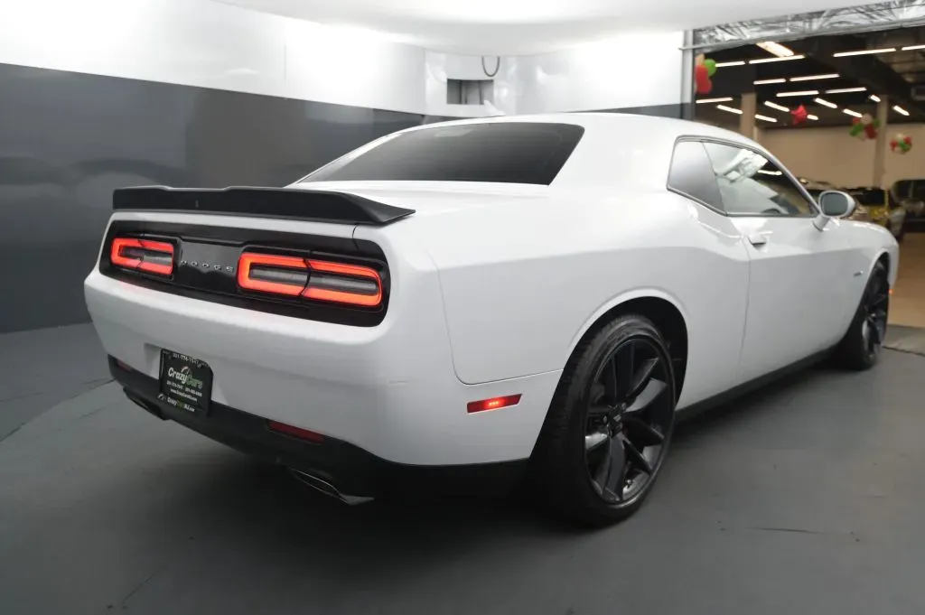 Dodge Challenger photo 5