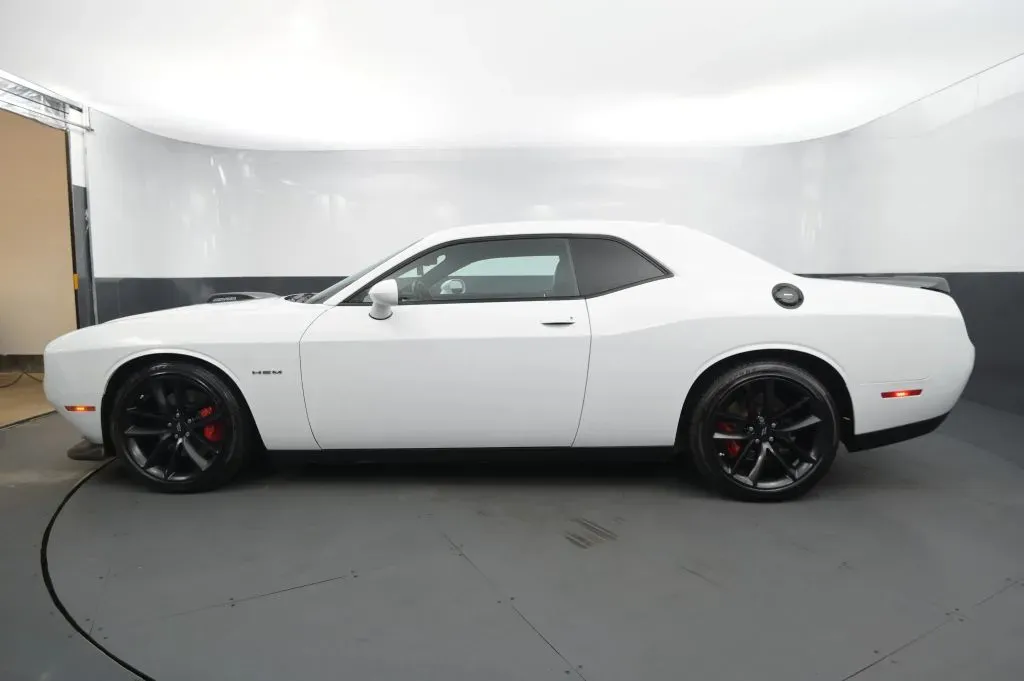Dodge Challenger photo 2