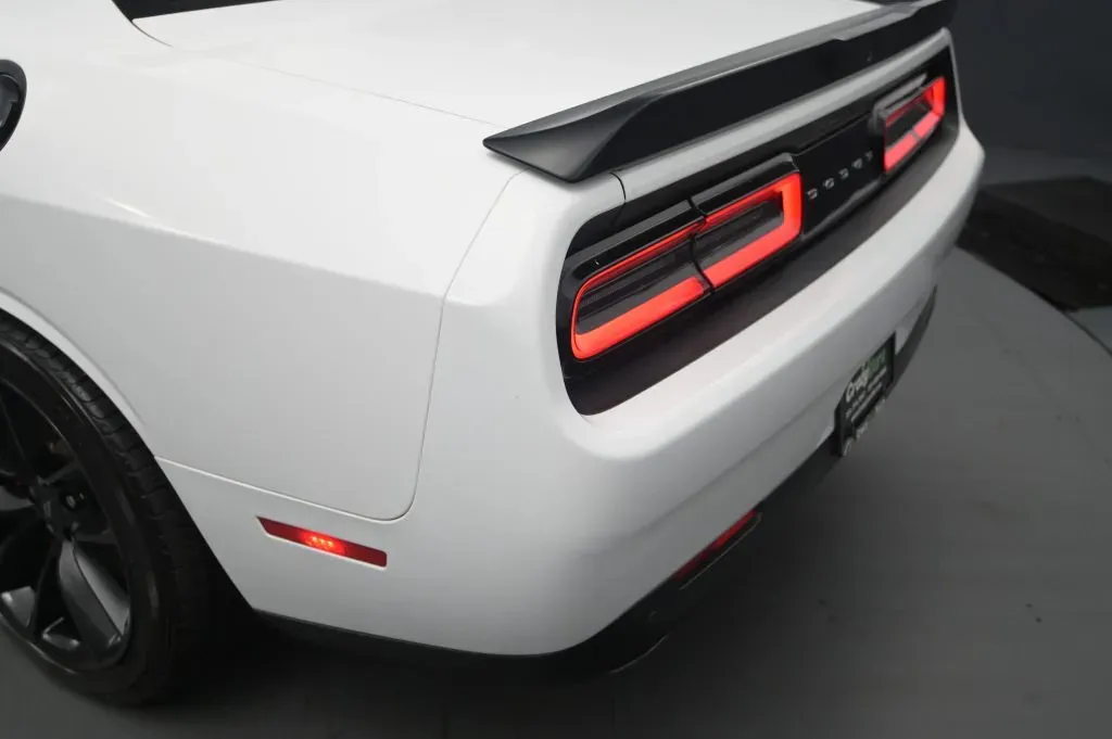 Dodge Challenger photo 16
