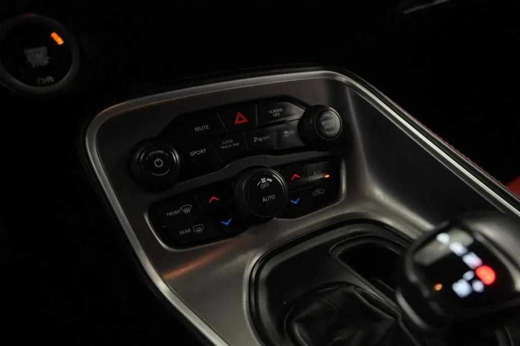 Dodge Challenger photo 28