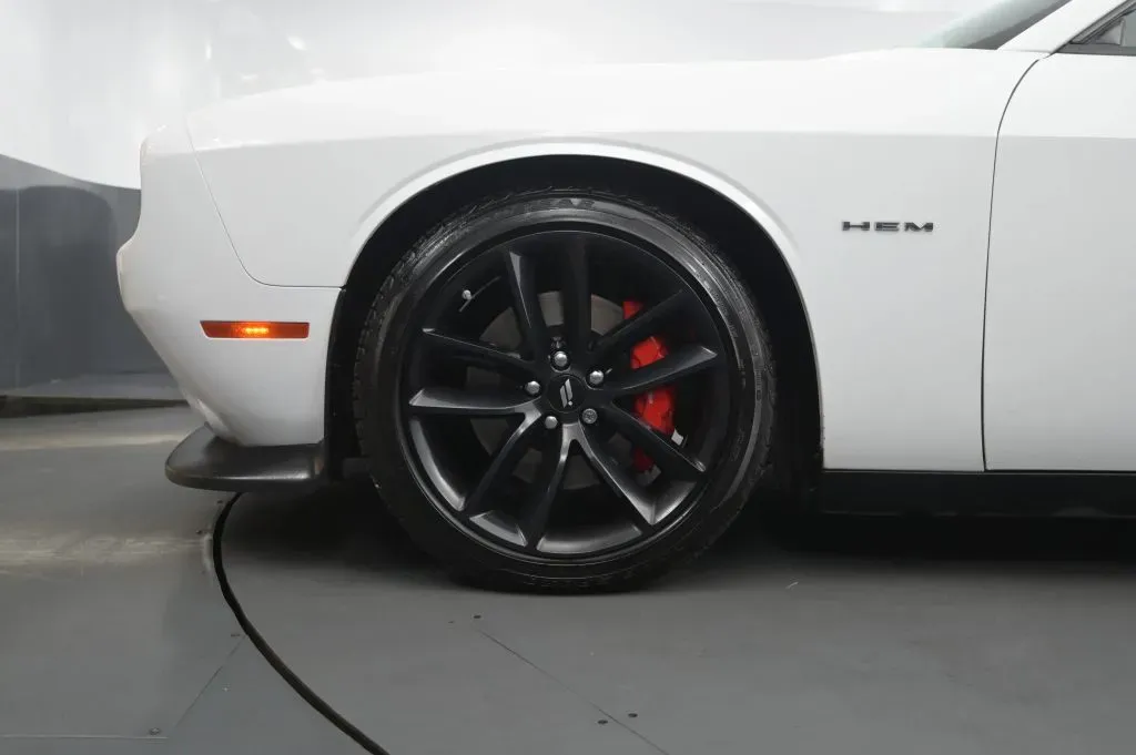 Dodge Challenger photo 10