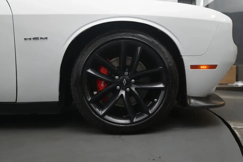 Dodge Challenger photo 19