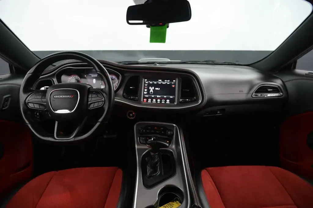 Dodge Challenger photo 32
