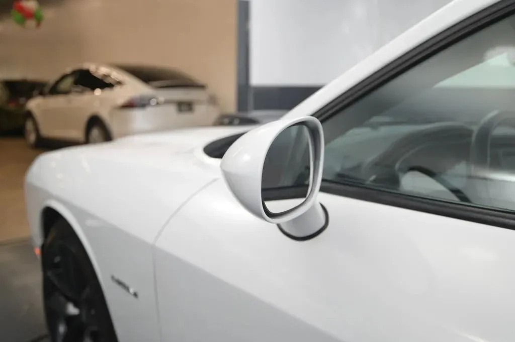 Dodge Challenger photo 12