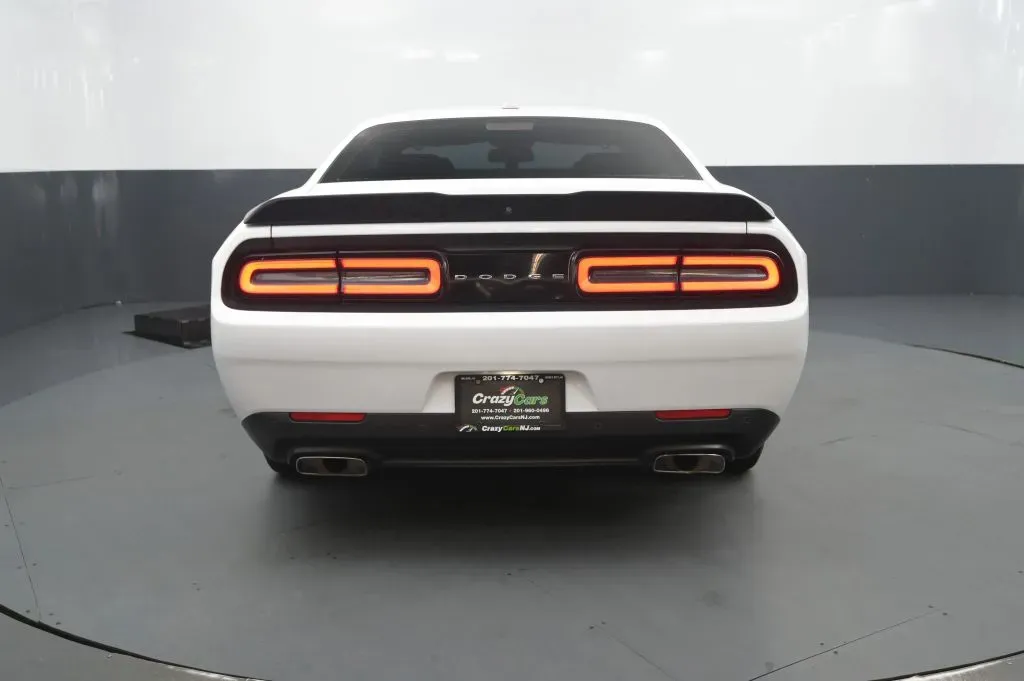 Dodge Challenger photo 4