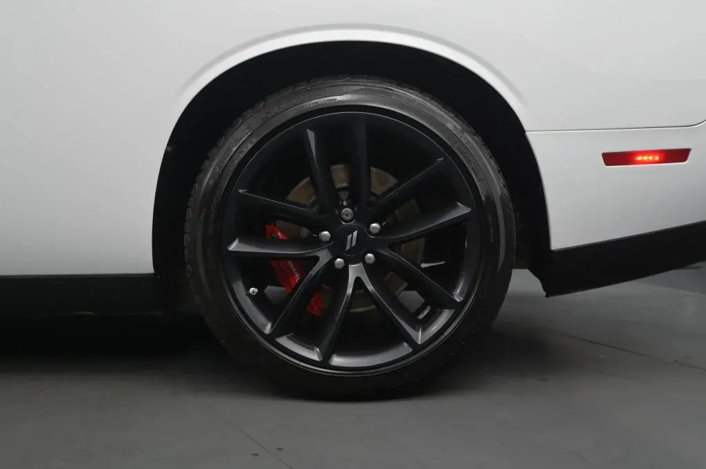 Dodge Challenger photo 14