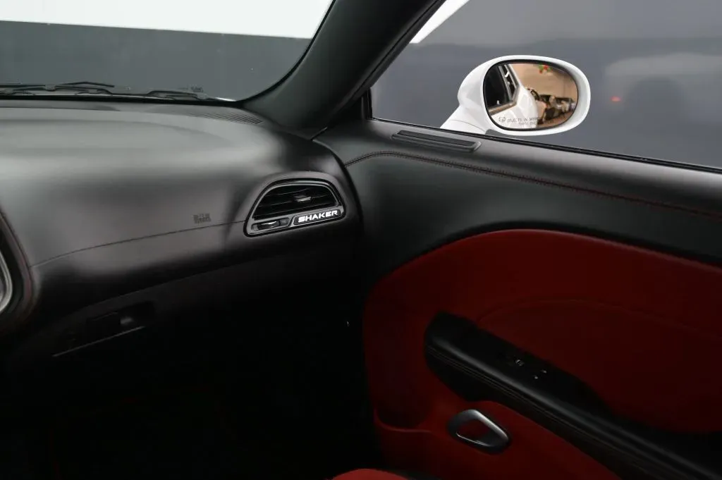 Dodge Challenger photo 34