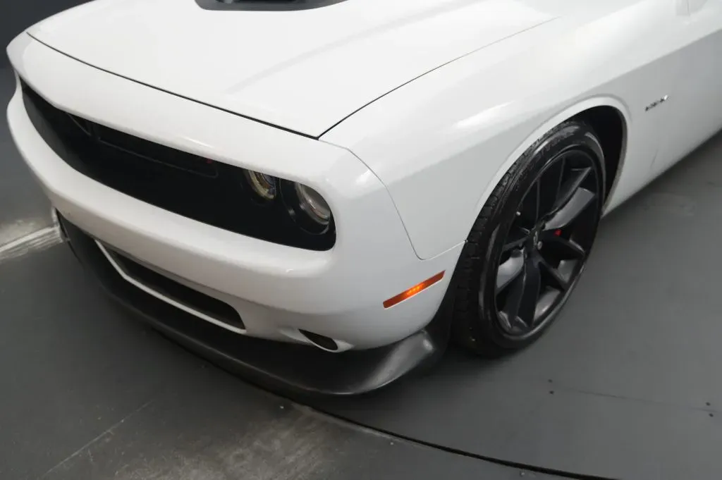 Dodge Challenger photo 9
