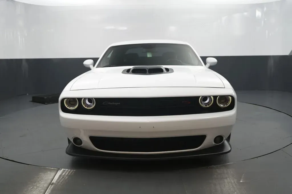 Dodge Challenger photo 8