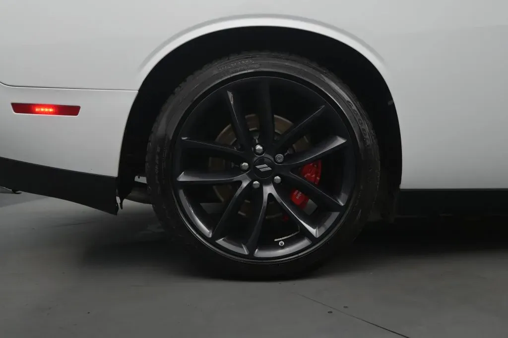 Dodge Challenger photo 18
