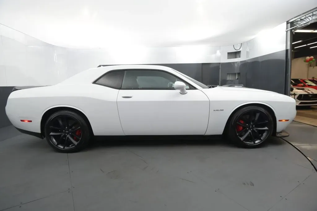 Dodge Challenger photo 6