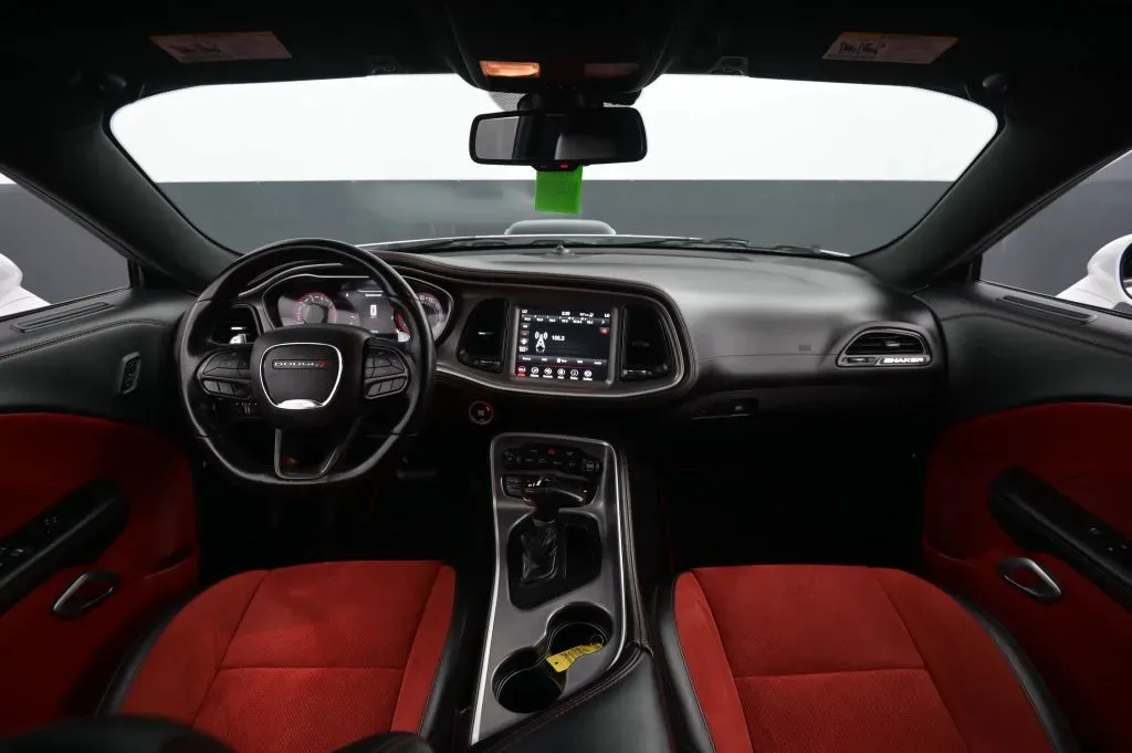 Dodge Challenger photo 31