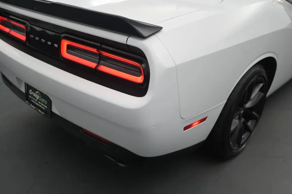 Dodge Challenger photo 17