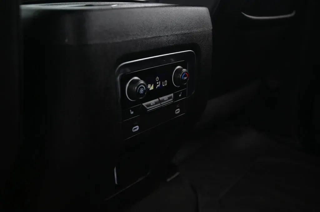 Chevrolet Suburban photo 50