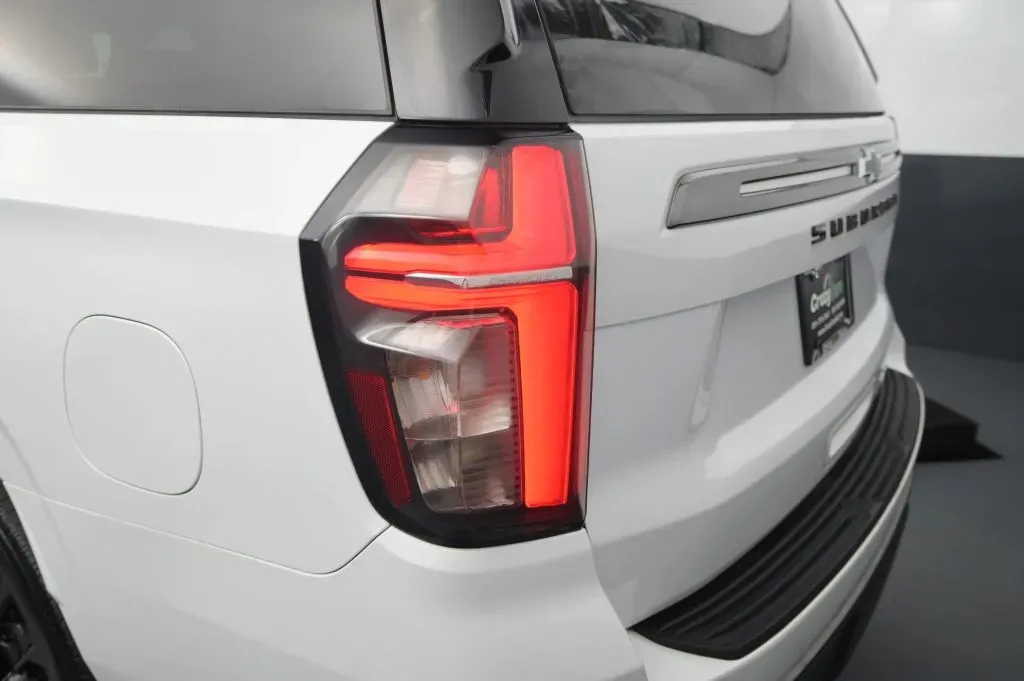 Chevrolet Suburban photo 16